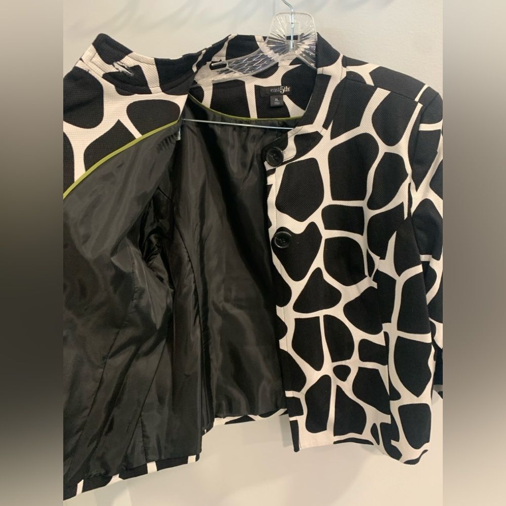 East 5th Black and White Patterned Blazer - Picture 7 of 11